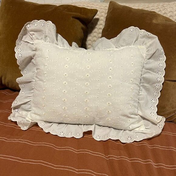 VTG White Throw Pillow Eyelet Ruffled Trim Embroidered Cottagecore Rectangle 16" - Picture 1 of 3
